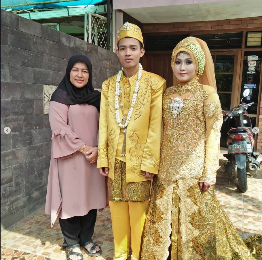 Sewa Busana